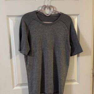 Lululemon Metal Vent Tech Short Sleeve Shirt 2.0 Size Small Slate / White